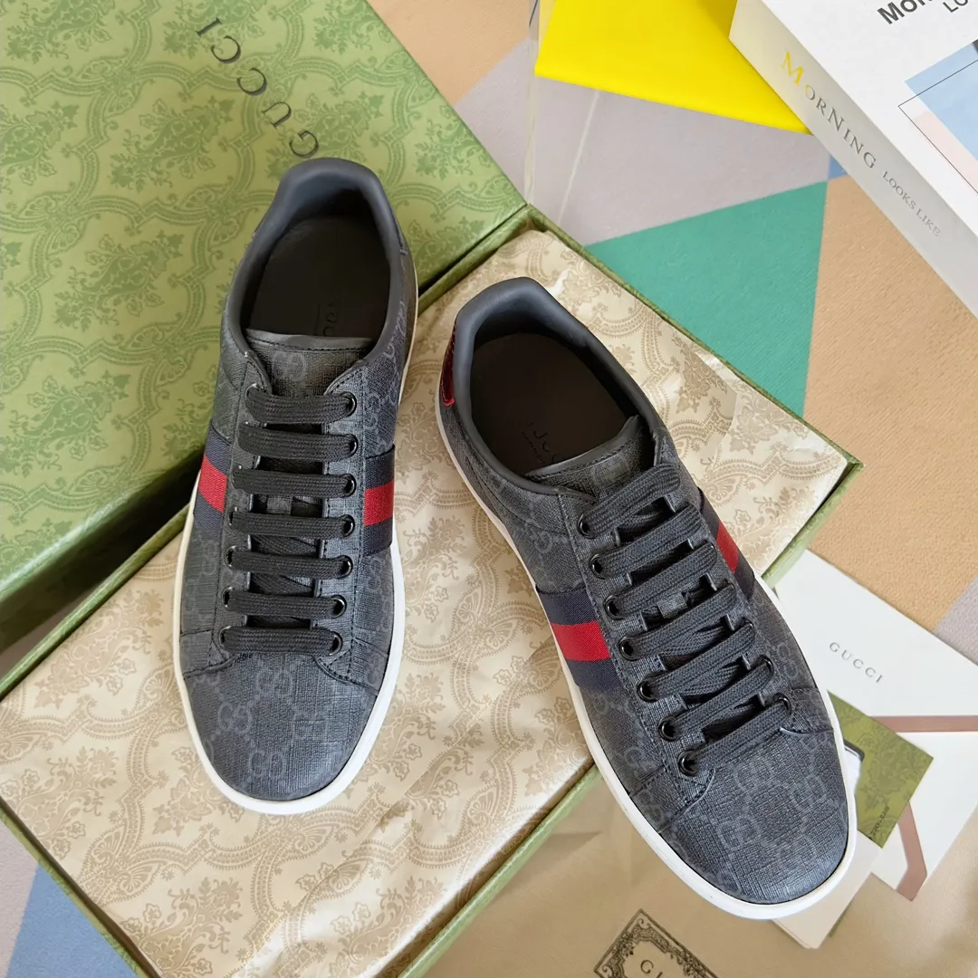👟👟Ex-factory price 540👟👟 Men's size +10 Top version: Gucci G family classic Ace series Embroidery Little Bee White Shoes Couple Style Ribbon Love Casual Sports Shoes Sneakers Original Purchase Development Production This brand's classic low-top sports shoes interweave golden embroidered bees with red and green webbing. The bee is a classic element of the brand. It appeared in the Gucci ready-to-wear series in the 1970s. Exquisite packaging at the delivery counter🛍📦 ▪️Fabrics: Original custom imported first-layer cowhide ▪️Foots: Original custom cowhide lining ▪️Sole: Original open-molded rubber non-slip material ▪️Sole thickness: 2.5CM ▪️Size: Women's 34-41 (customized 34/41) ▪️Size: Men's 38-46 (38/46 customized)